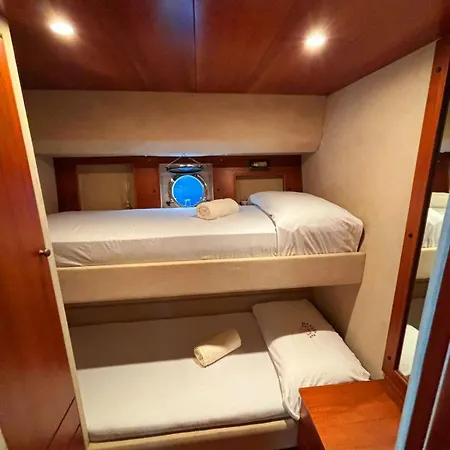Sweet Dream In Boat Båthotell